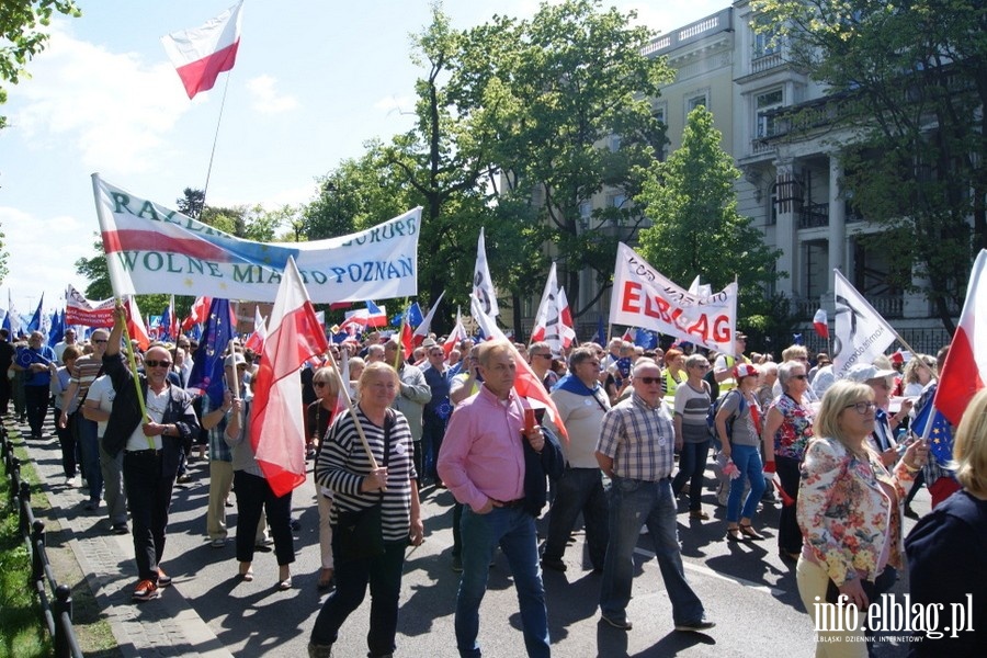 Elblążanie podczas stołecznego przemarszu KOD "Jesteśmy i będziemy w Europie!", fot. 23