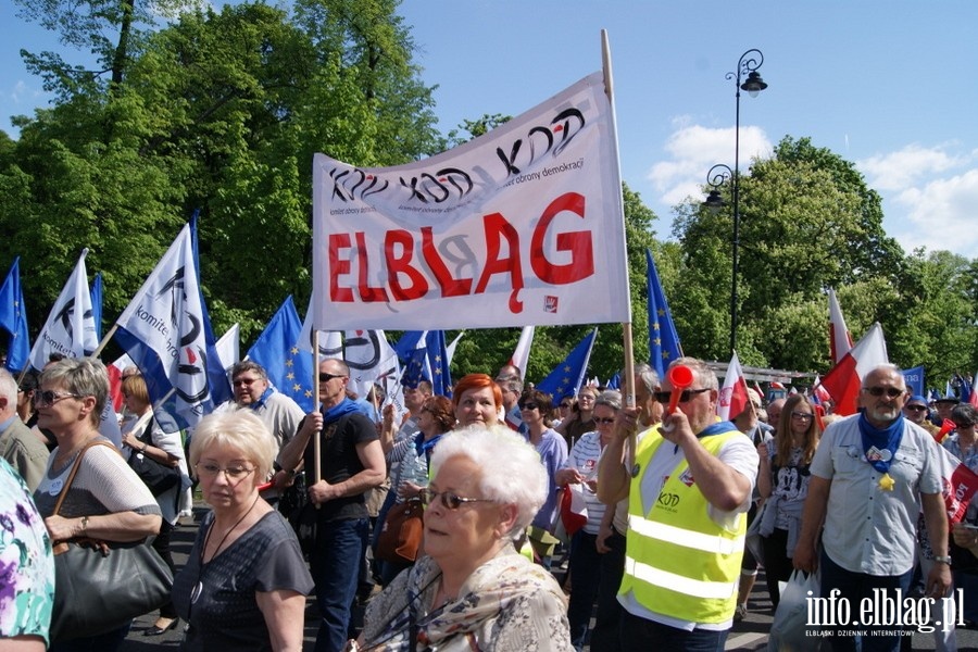 Elblanie podczas stoecznego przemarszu KOD "Jestemy i bdziemy w Europie!", fot. 27