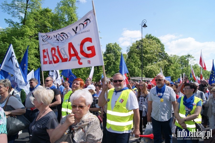 Elblanie podczas stoecznego przemarszu KOD "Jestemy i bdziemy w Europie!", fot. 28