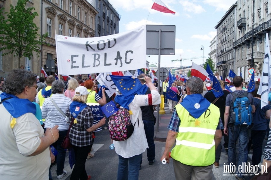 Elblanie podczas stoecznego przemarszu KOD "Jestemy i bdziemy w Europie!", fot. 34
