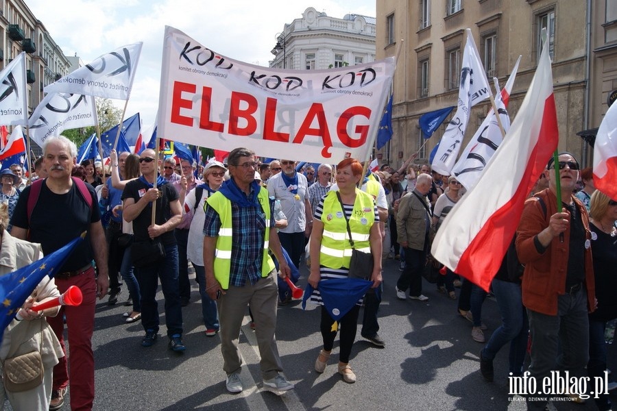 Elblanie podczas stoecznego przemarszu KOD "Jestemy i bdziemy w Europie!", fot. 35