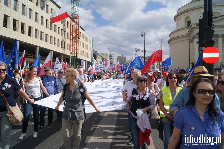 Elblanie podczas stoecznego przemarszu KOD "Jestemy i bdziemy w Europie!", fot. 43