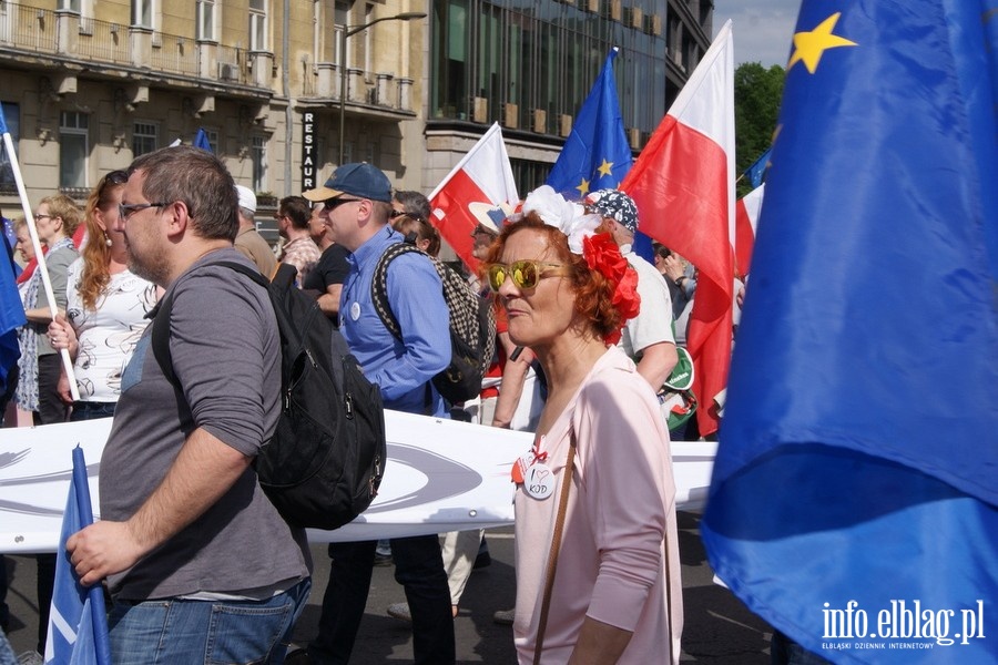Elblanie podczas stoecznego przemarszu KOD "Jestemy i bdziemy w Europie!", fot. 44