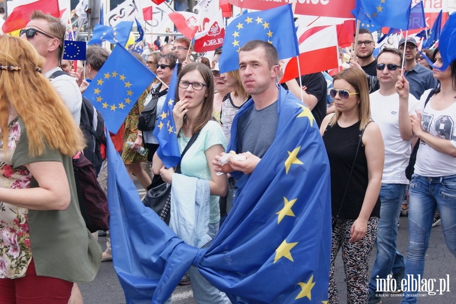 Elblanie podczas stoecznego przemarszu KOD "Jestemy i bdziemy w Europie!", fot. 49