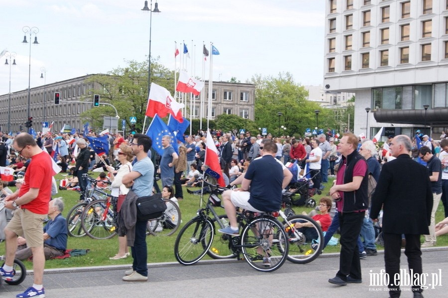 Elblanie podczas stoecznego przemarszu KOD "Jestemy i bdziemy w Europie!", fot. 54