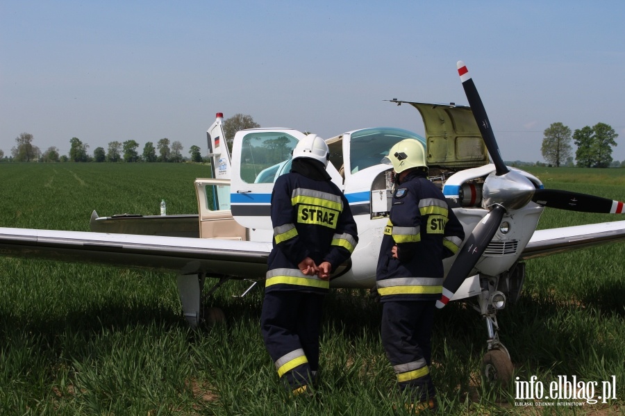 Awaryjne ldowanie samolotu na polu w Grochowie Trzecim, fot. 3