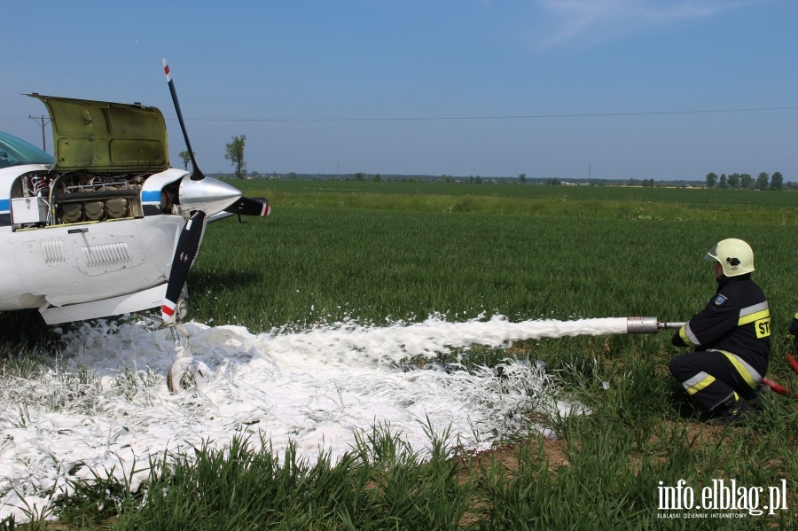 Awaryjne ldowanie samolotu na polu w Grochowie Trzecim, fot. 8