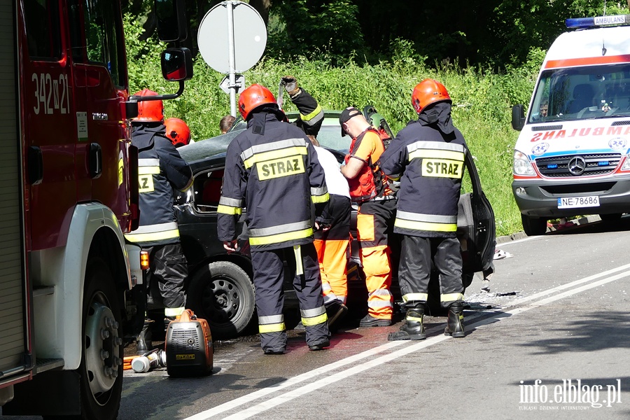 miertelny wypadek na drodze nr 503. Jedna osoba zmara w szpitalu, fot. 2