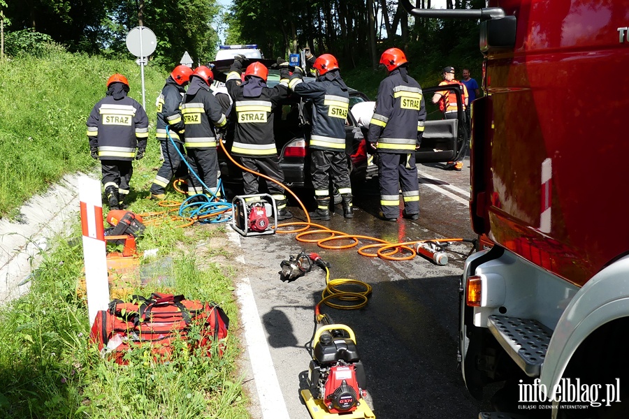 miertelny wypadek na drodze nr 503. Jedna osoba zmara w szpitalu, fot. 4