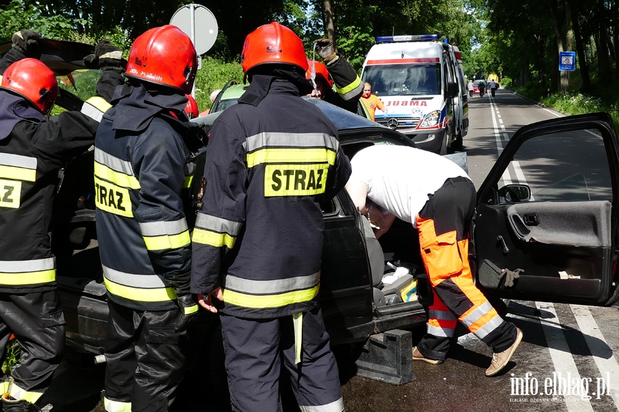 miertelny wypadek na drodze nr 503. Jedna osoba zmara w szpitalu, fot. 5