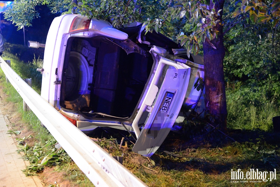 Wypadek w Jelonkach. Cztery osoby ranne, wszystkie prawdopodobnie pijane, fot. 3