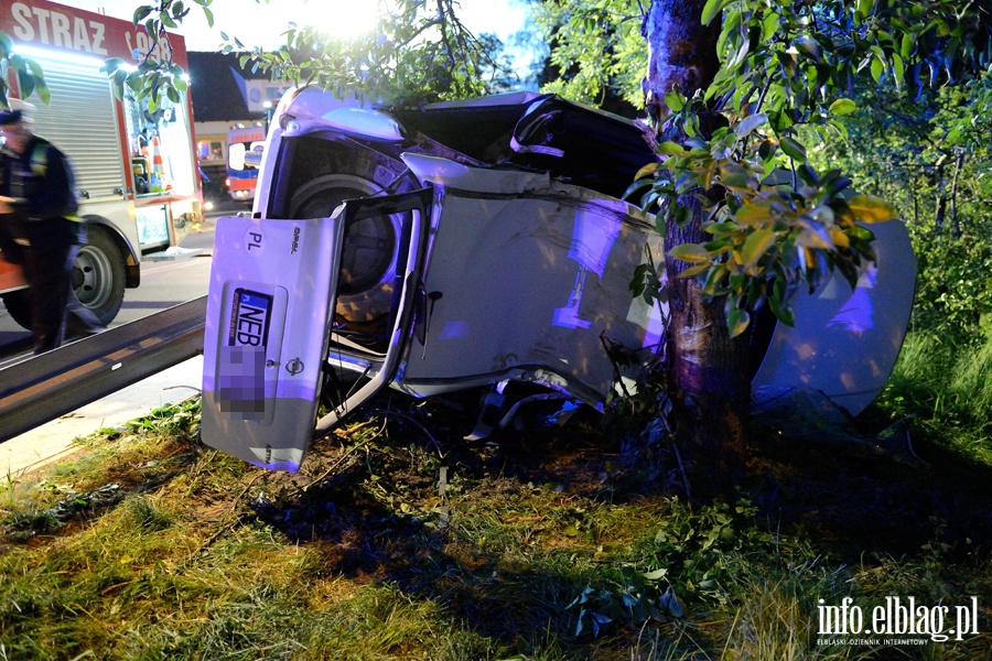 Wypadek w Jelonkach. Cztery osoby ranne, wszystkie prawdopodobnie pijane, fot. 4