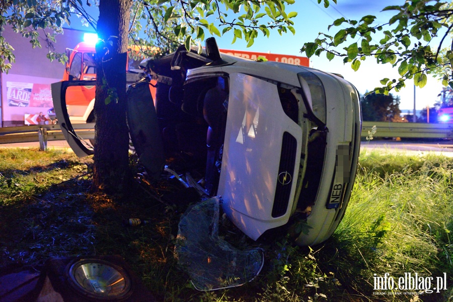 Wypadek w Jelonkach. Cztery osoby ranne, wszystkie prawdopodobnie pijane, fot. 5