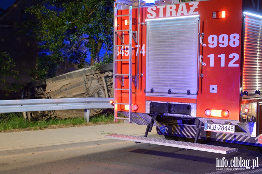 Wypadek w Jelonkach. Cztery osoby ranne, wszystkie prawdopodobnie pijane, fot. 11