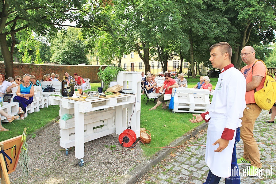 Elblascy seniorzy poznawali tajniki kuchni melekularnej, fot. 1