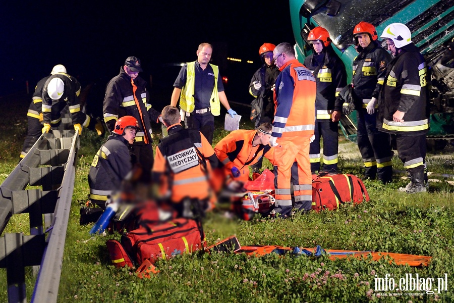 Tragiczny wypadek na S7 midzy Paskiem a Marzewem. Jedna osoba nie yje po zderzeniu dwch ciarwek, fot. 3