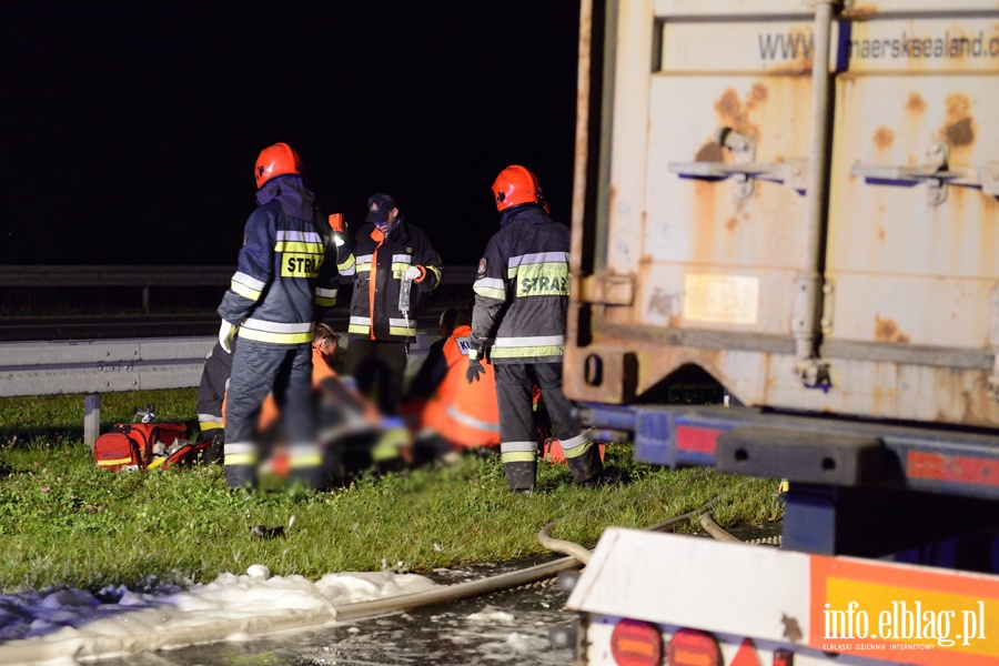 Tragiczny wypadek na S7 midzy Paskiem a Marzewem. Jedna osoba nie yje po zderzeniu dwch ciarwek, fot. 14