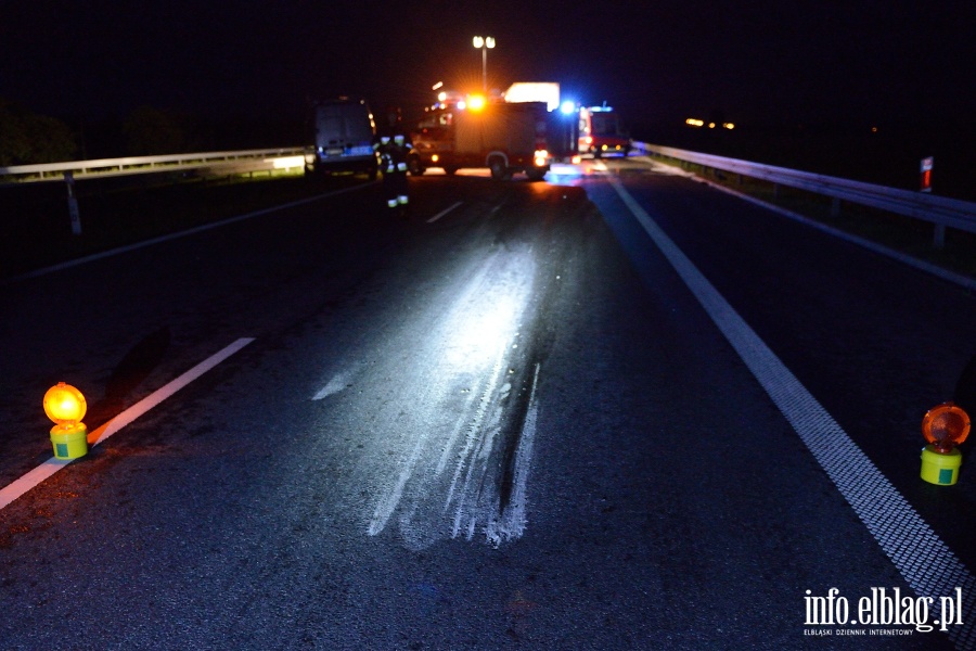 Tragiczny wypadek na S7 między Pasłękiem a Marzewem. Jedna osoba nie żyje po zderzeniu dwóch ciężarówek, fot. 18