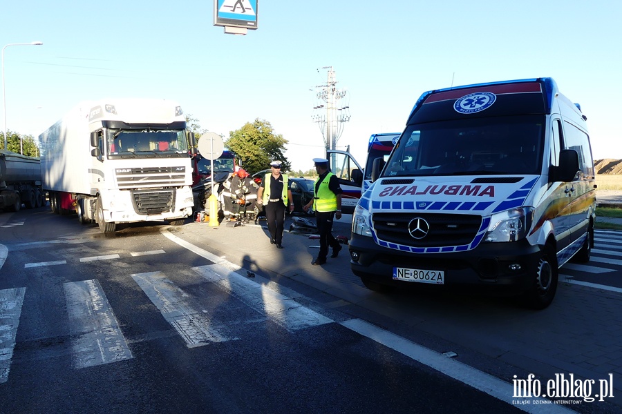 Wypadek w Kazimierzowie. Cztery osoby w szpitalu. W akcji migowiec LPR, fot. 4