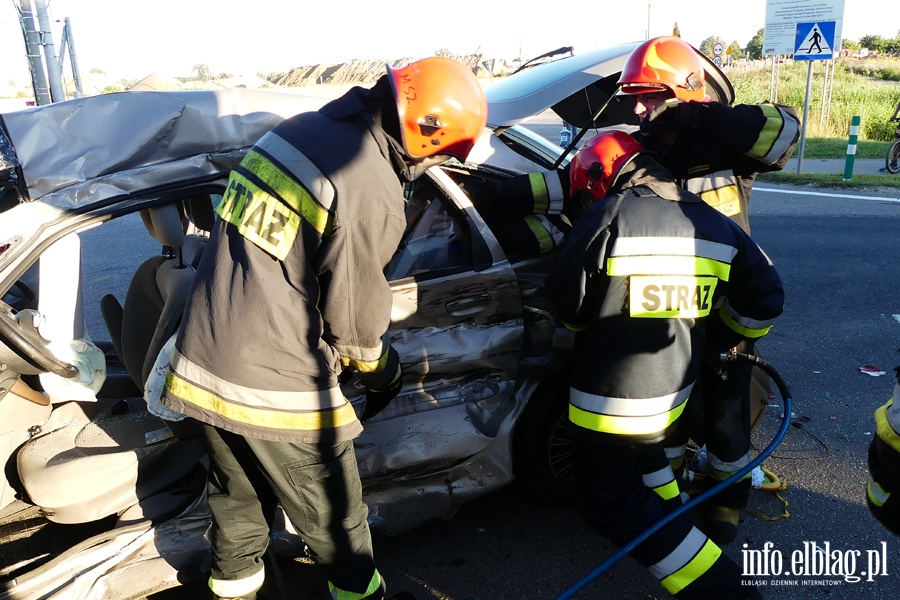 Wypadek w Kazimierzowie. Cztery osoby w szpitalu. W akcji migowiec LPR, fot. 6