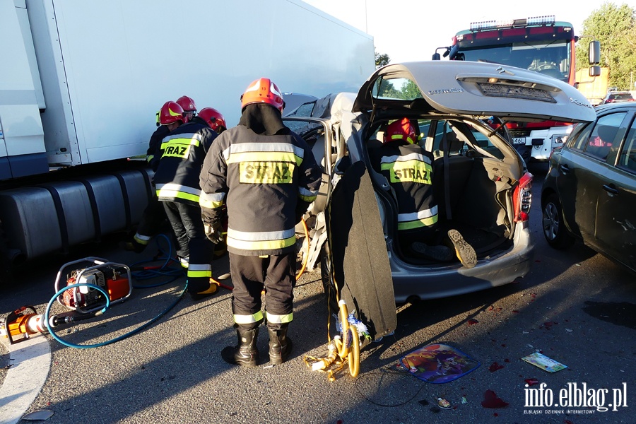 Wypadek w Kazimierzowie. Cztery osoby w szpitalu. W akcji migowiec LPR, fot. 13