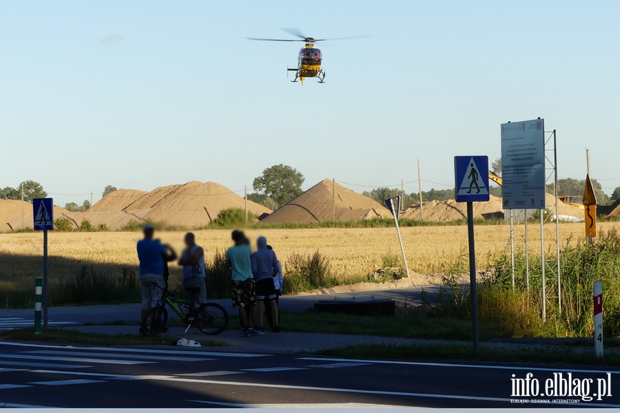 Wypadek w Kazimierzowie. Cztery osoby w szpitalu. W akcji migowiec LPR, fot. 26