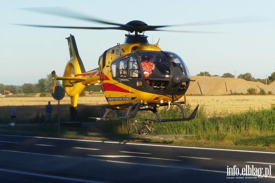 Wypadek w Kazimierzowie. Cztery osoby w szpitalu. W akcji migowiec LPR, fot. 32