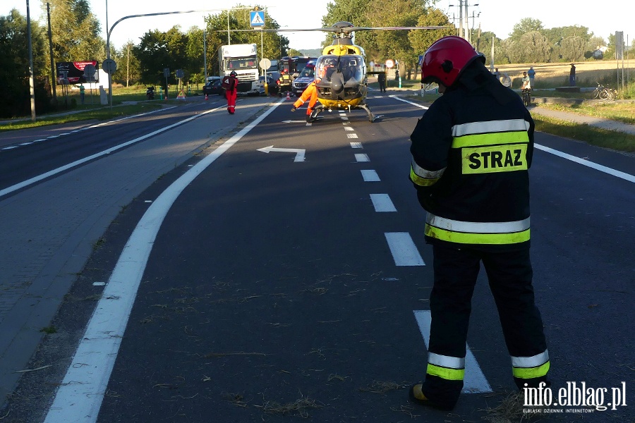 Wypadek w Kazimierzowie. Cztery osoby w szpitalu. W akcji migowiec LPR, fot. 34