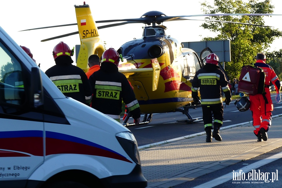 Wypadek w Kazimierzowie. Cztery osoby w szpitalu. W akcji migowiec LPR, fot. 39