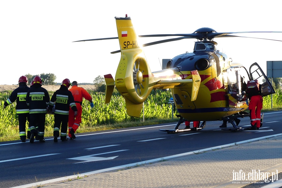 Wypadek w Kazimierzowie. Cztery osoby w szpitalu. W akcji migowiec LPR, fot. 40