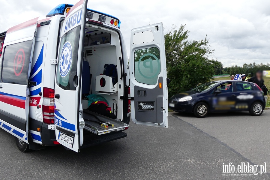 Malborska-Skrzydlata: kursantka motocyklem wjechaa do rowu. Ranna kobieta w szpitalu, fot. 2