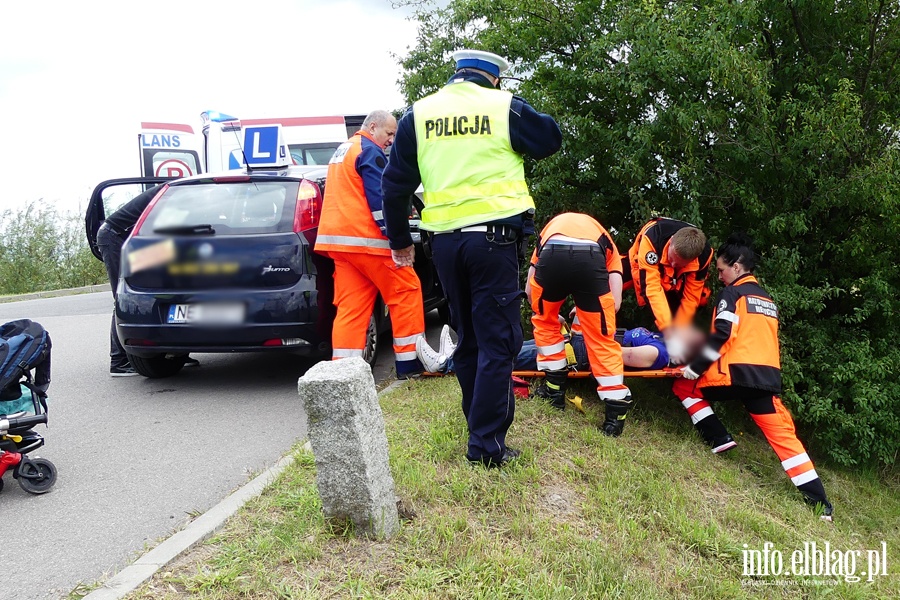 Malborska-Skrzydlata: kursantka motocyklem wjechaa do rowu. Ranna kobieta w szpitalu, fot. 4