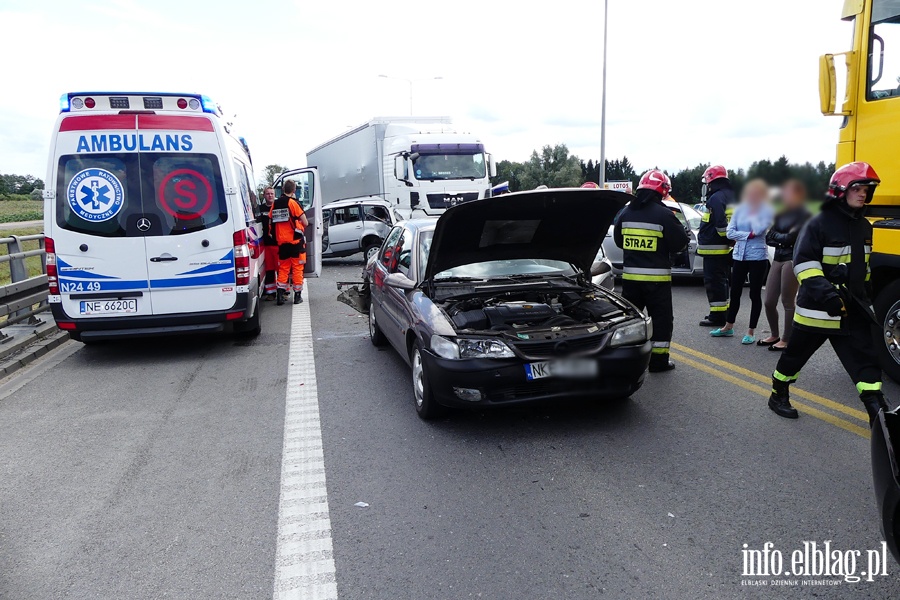 Karambol na obwodnicy. Dwie osoby ranne po zderzeniu piciu pojazdw, fot. 12