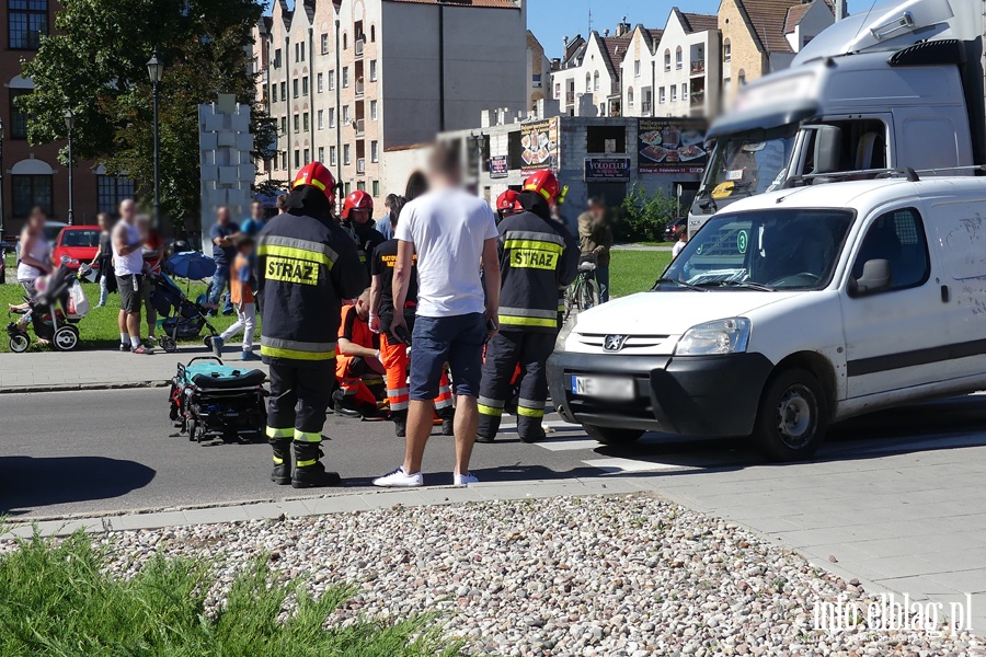 Rycerska: potrcenie na przejciu dla pieszych. Ranna kobieta w szpitalu, fot. 1