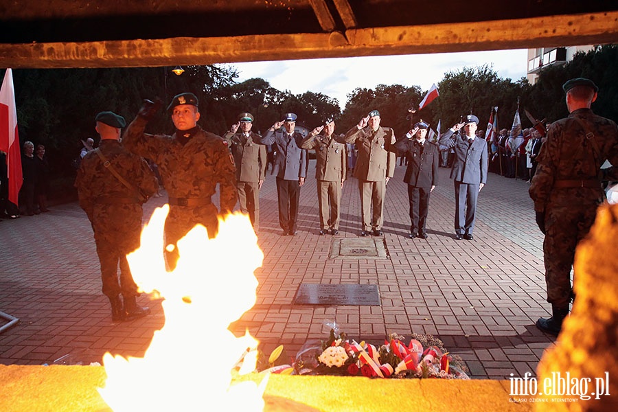 Uroczystosci pod pomnikiem Grudzie 70, fot. 35