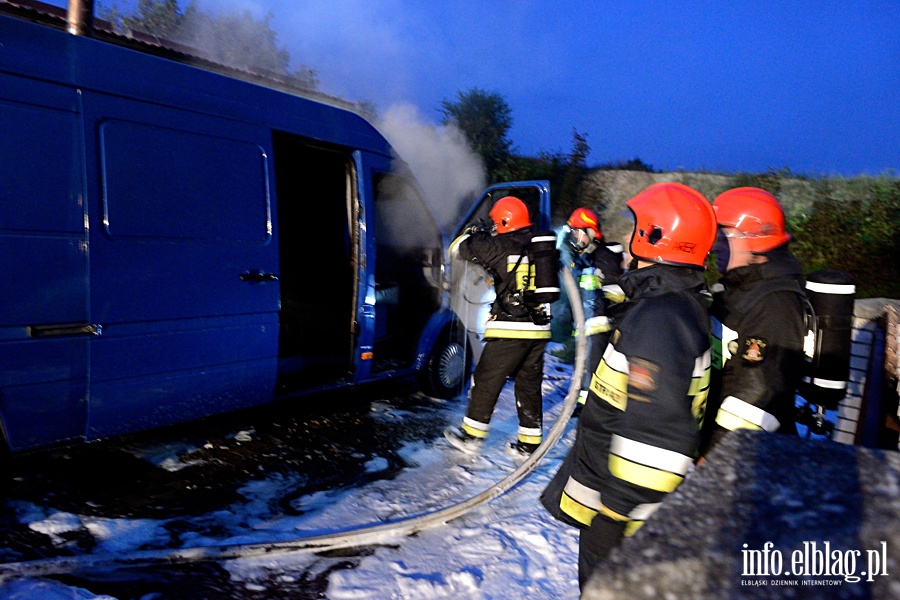 Poar przy czyckiej. Paliy si: motocykl, auto dostawcze i dach stolarni, fot. 5