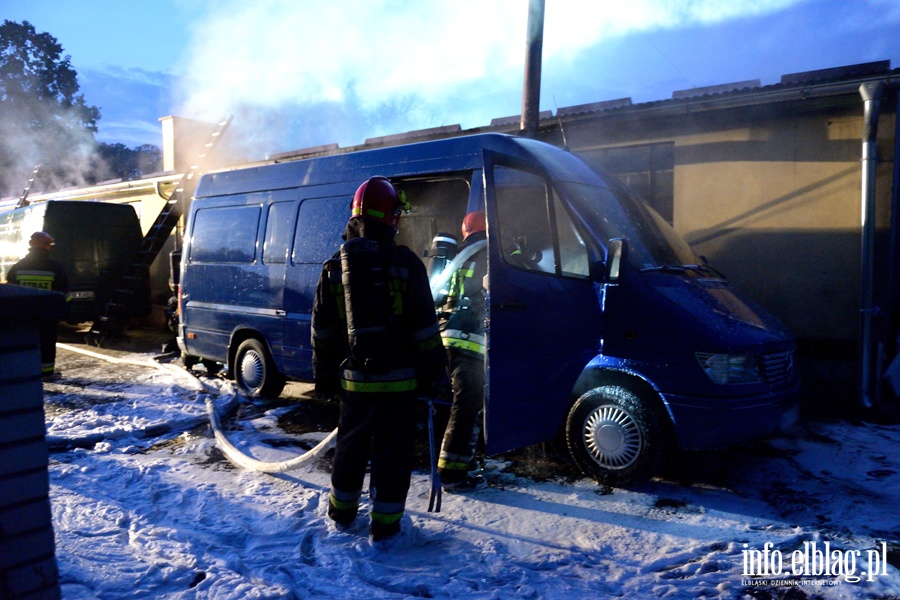 Poar przy czyckiej. Paliy si: motocykl, auto dostawcze i dach stolarni, fot. 7