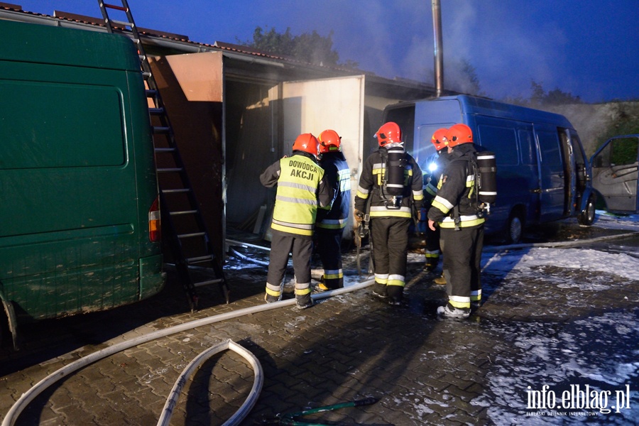 Poar przy czyckiej. Paliy si: motocykl, auto dostawcze i dach stolarni, fot. 9