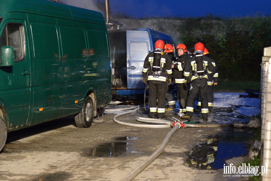 Poar przy czyckiej. Paliy si: motocykl, auto dostawcze i dach stolarni, fot. 11