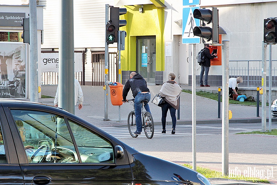 Rowerzysci na przejciach dla pieszych, fot. 24