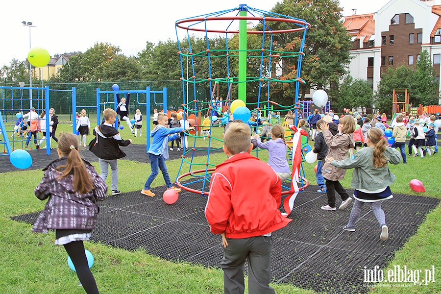 SP 16 nowy plac zabaw, fot. 57