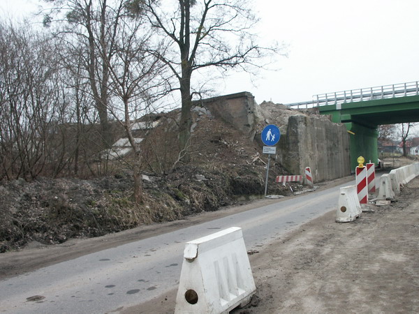 Rozbirka starego wiaduktu w Gronowie Grnym na drodze , fot. 2