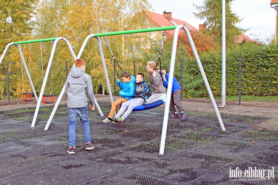 Otwarcie placu zabaw przy SP 25, fot. 18