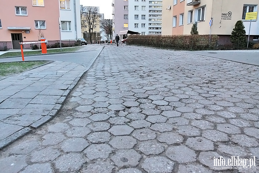 Czy Miasto rozwiąże problem parkowania na ulicach w okolicach Nowowiejskiej?, fot. 24