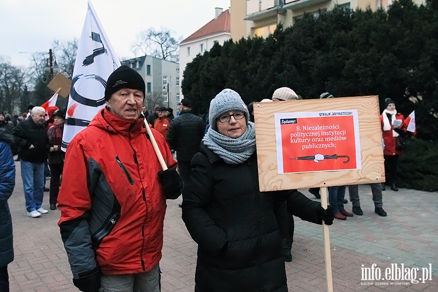 Elblanie protestowali przeciwko rzdom PiS, fot. 2