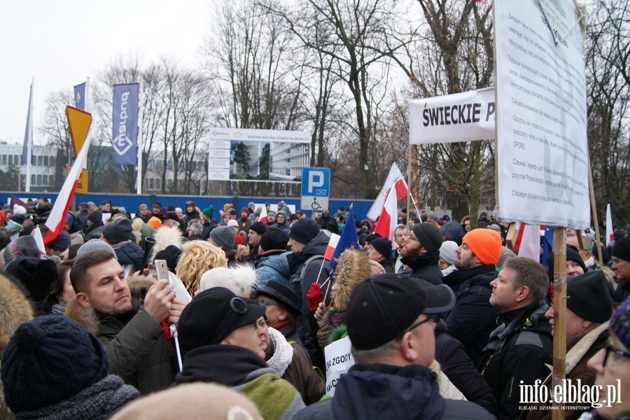 Protest przed Sejmem RP o wolne media - 17.12.2016, fot. 28
