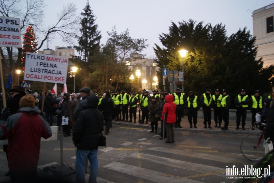 Protest przed Sejmem RP o wolne media - 17.12.2016, fot. 39