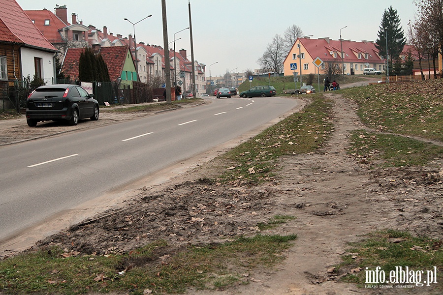 Ulica Konopnicka zabrako 50 m chodnika, fot. 1