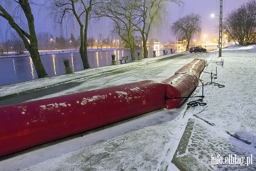 Na bulwarze rzeka Elbląg przekroczyła stan alarmowy, fot. 10