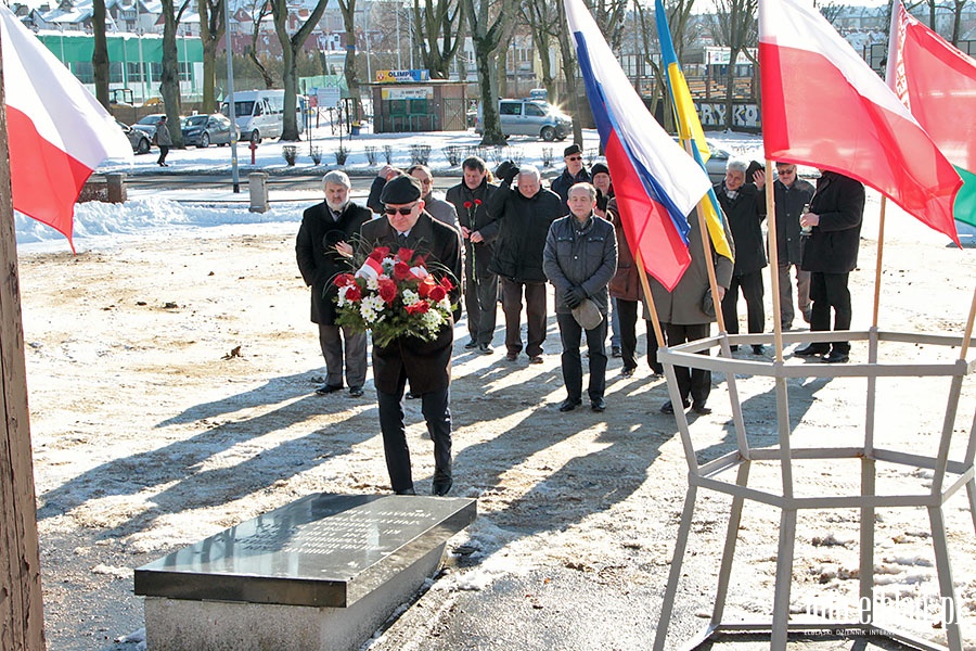 Zoenie kwiatw pod pomnikiem onierzy Armii Czerwonej, fot. 7